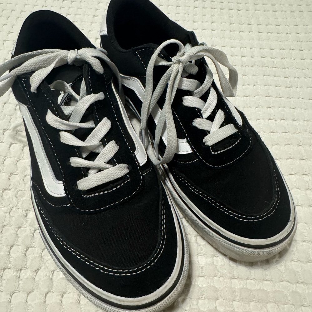 Women’s Vans Brooklyn black and white sneakers